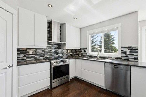 15 Springbank View Sw, Calgary, AB - Indoor Photo Showing Kitchen With Upgraded Kitchen
