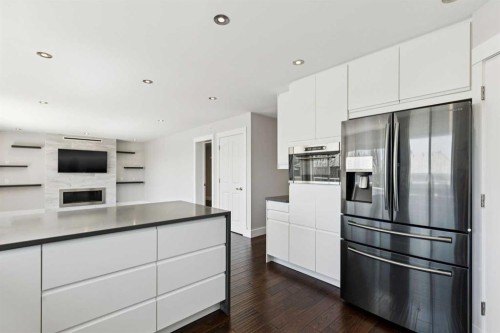 15 Springbank View Sw, Calgary, AB - Indoor Photo Showing Kitchen
