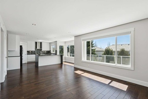 15 Springbank View Sw, Calgary, AB - Indoor Photo Showing Living Room