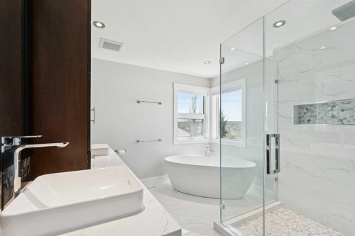 15 Springbank View Sw, Calgary, AB - Indoor Photo Showing Bathroom