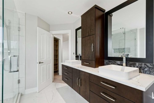 15 Springbank View Sw, Calgary, AB - Indoor Photo Showing Bathroom