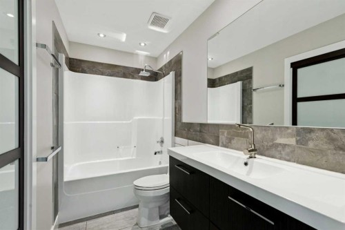 15 Springbank View Sw, Calgary, AB - Indoor Photo Showing Bathroom