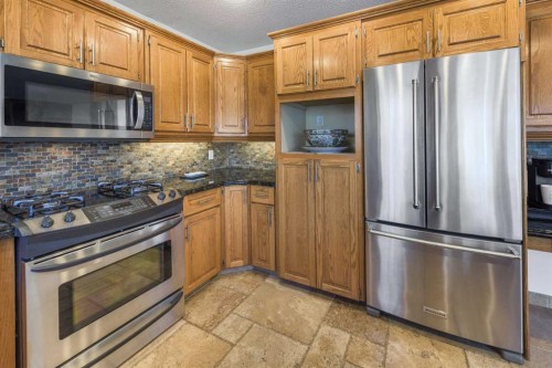 179 Scanlon Green Nw, Calgary, AB - Indoor Photo Showing Kitchen