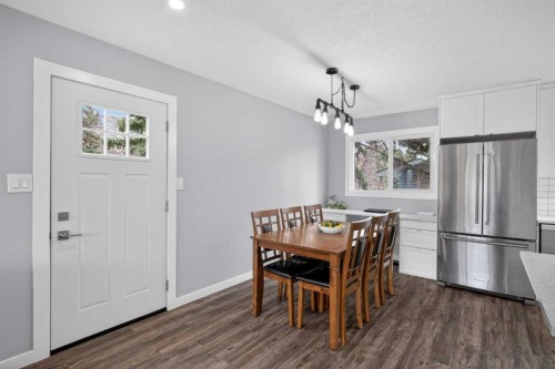 252 Allan Crescent Se, Calgary, AB - Indoor Photo Showing Other Room