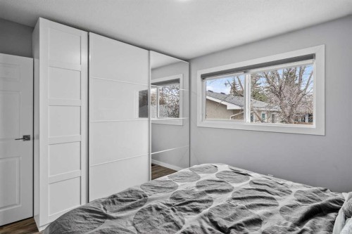 252 Allan Crescent Se, Calgary, AB - Indoor Photo Showing Bedroom