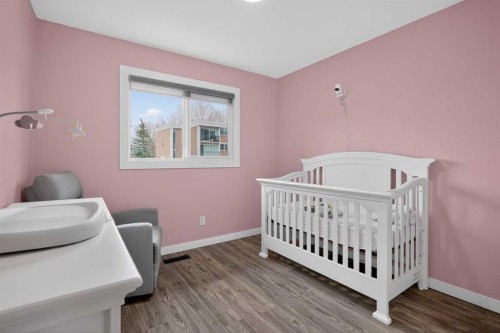 252 Allan Crescent Se, Calgary, AB - Indoor Photo Showing Bedroom