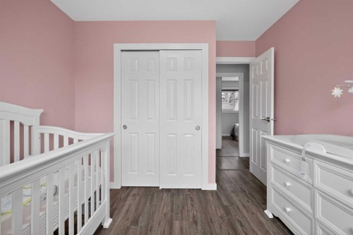 252 Allan Crescent Se, Calgary, AB - Indoor Photo Showing Bedroom