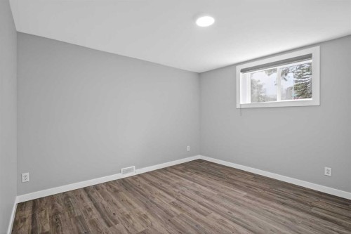 252 Allan Crescent Se, Calgary, AB - Indoor Photo Showing Other Room
