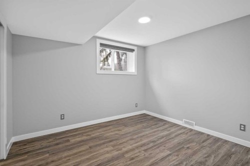 252 Allan Crescent Se, Calgary, AB - Indoor Photo Showing Other Room