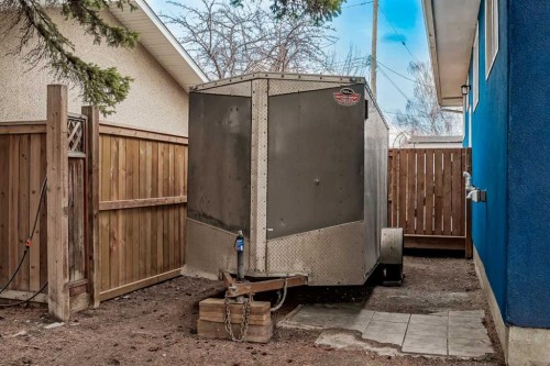 252 Allan Crescent Se, Calgary, AB - Outdoor