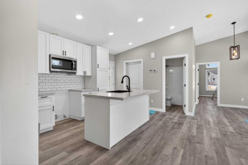 #14-320 7 Avenue Ne, Three Hills, AB - Indoor Photo Showing Kitchen With Upgraded Kitchen