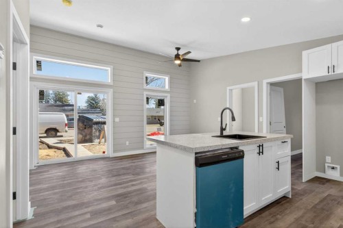 #14-320 7 Avenue Ne, Three Hills, AB - Indoor Photo Showing Kitchen
