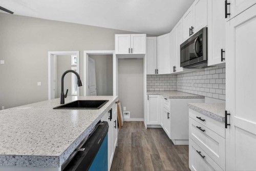 #14-320 7 Avenue Ne, Three Hills, AB - Indoor Photo Showing Kitchen With Upgraded Kitchen