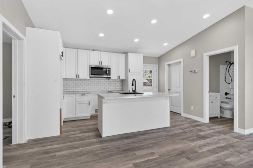 #14-320 7 Avenue Ne, Three Hills, AB - Indoor Photo Showing Kitchen With Upgraded Kitchen