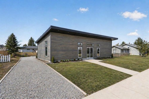 #14-320 7 Avenue NE Three Hills, AB T0M 2N0