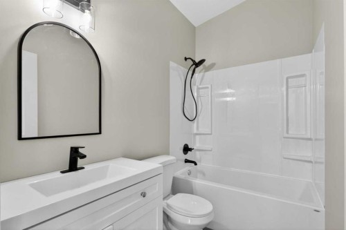 #14-320 7 Avenue Ne, Three Hills, AB - Indoor Photo Showing Bathroom