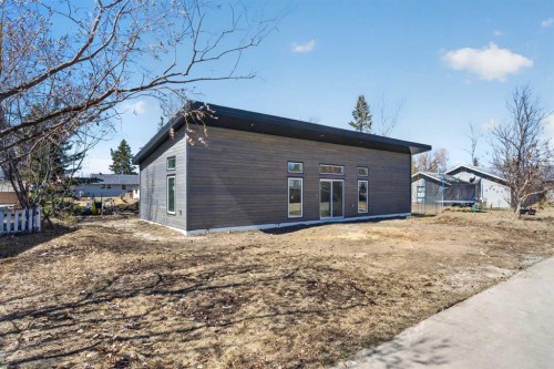 #14-320 7 Avenue Ne, Three Hills, AB - Outdoor