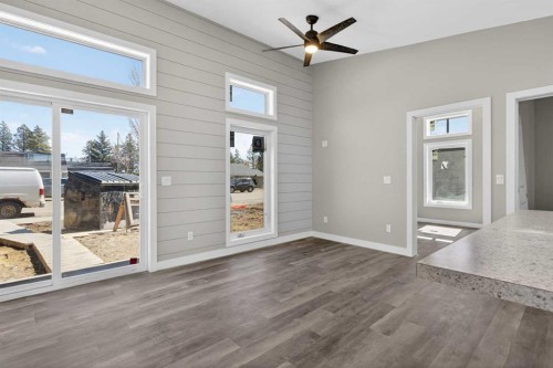 #14-320 7 Avenue Ne, Three Hills, AB - Indoor Photo Showing Other Room