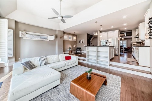 55 Aspen Meadows Green Sw, Calgary, AB - Indoor Photo Showing Living Room
