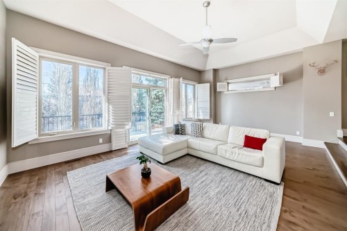 55 Aspen Meadows Green Sw, Calgary, AB - Indoor Photo Showing Living Room