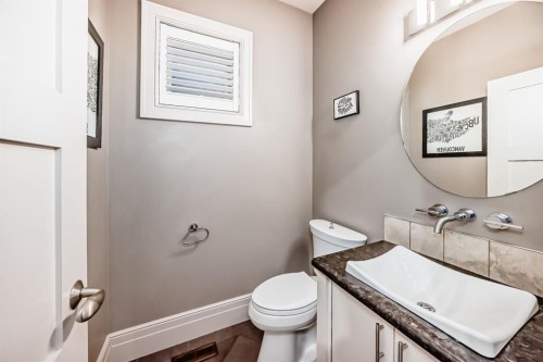 55 Aspen Meadows Green Sw, Calgary, AB - Indoor Photo Showing Bathroom