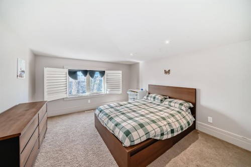 55 Aspen Meadows Green Sw, Calgary, AB - Indoor Photo Showing Bedroom