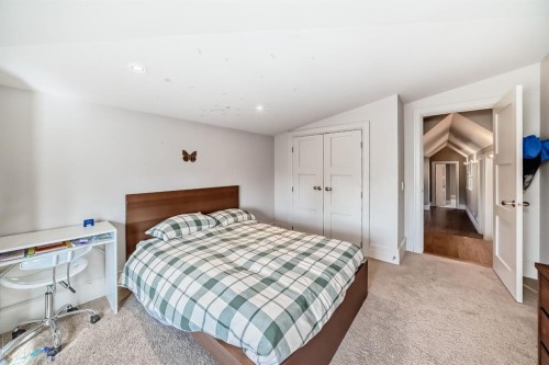 55 Aspen Meadows Green Sw, Calgary, AB - Indoor Photo Showing Bedroom