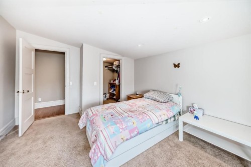 55 Aspen Meadows Green Sw, Calgary, AB - Indoor Photo Showing Bedroom