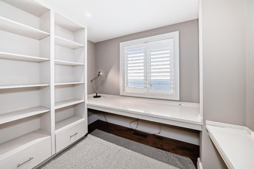 55 Aspen Meadows Green Sw, Calgary, AB - Indoor Photo Showing Other Room