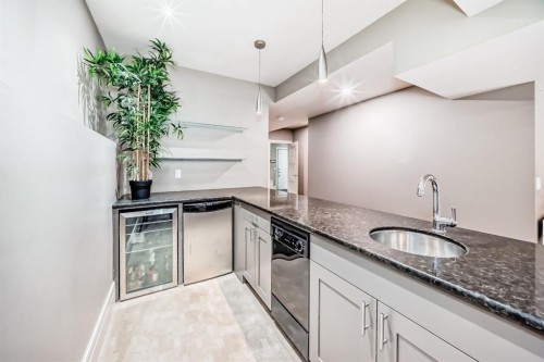 55 Aspen Meadows Green Sw, Calgary, AB - Indoor Photo Showing Kitchen