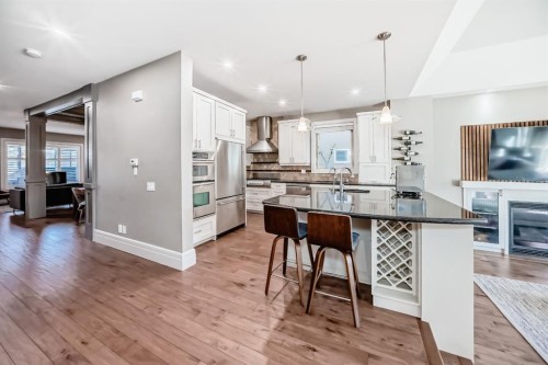55 Aspen Meadows Green Sw, Calgary, AB - Indoor Photo Showing Kitchen With Upgraded Kitchen