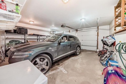 55 Aspen Meadows Green Sw, Calgary, AB - Indoor Photo Showing Garage