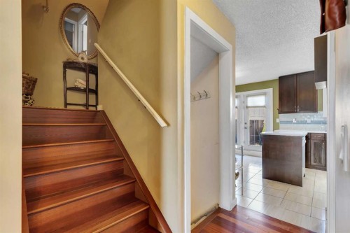 4811 60 Street Ne, Calgary, AB - Indoor Photo Showing Other Room