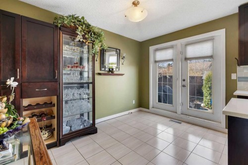 4811 60 Street Ne, Calgary, AB - Indoor Photo Showing Other Room