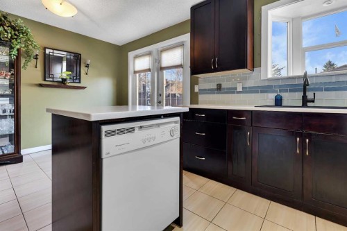 4811 60 Street Ne, Calgary, AB - Indoor Photo Showing Kitchen