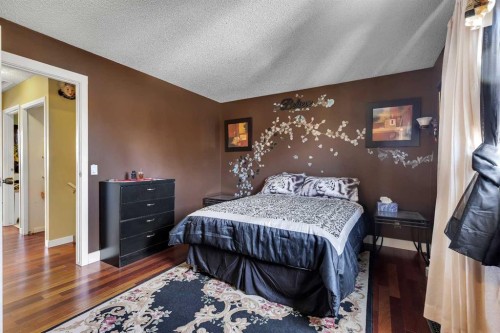 4811 60 Street Ne, Calgary, AB - Indoor Photo Showing Bedroom