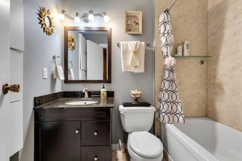 4811 60 Street Ne, Calgary, AB - Indoor Photo Showing Bathroom