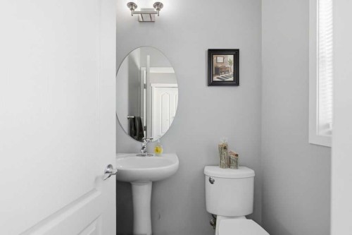 571 Mahogany Boulevard Se, Calgary, AB - Indoor Photo Showing Bathroom