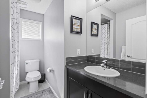 571 Mahogany Boulevard Se, Calgary, AB - Indoor Photo Showing Bathroom