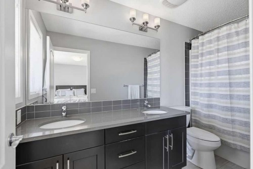 571 Mahogany Boulevard Se, Calgary, AB - Indoor Photo Showing Bathroom