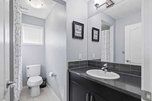 571 Mahogany Boulevard Se, Calgary, AB - Indoor Photo Showing Bathroom