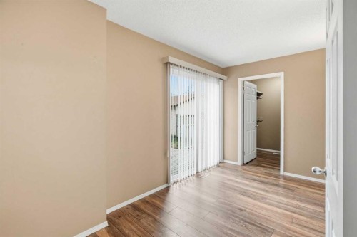 138 Midcrest Crescent Se, Calgary, AB - Indoor Photo Showing Other Room