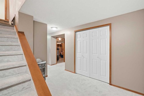 138 Midcrest Crescent Se, Calgary, AB - Indoor Photo Showing Other Room