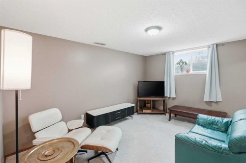 138 Midcrest Crescent Se, Calgary, AB - Indoor