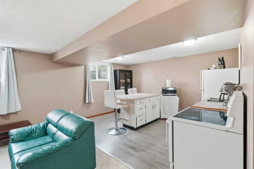 138 Midcrest Crescent Se, Calgary, AB - Indoor