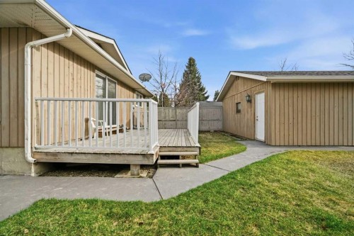 138 Midcrest Crescent Se, Calgary, AB - Outdoor