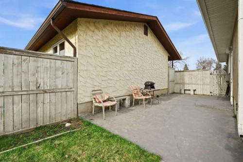 138 Midcrest Crescent Se, Calgary, AB - Outdoor With Exterior