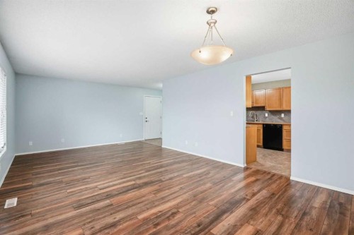 138 Midcrest Crescent Se, Calgary, AB - Indoor Photo Showing Other Room