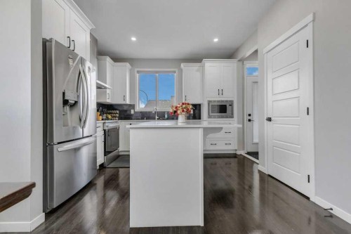 120 Belmont Villas Sw, Calgary, AB - Indoor Photo Showing Kitchen