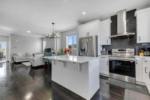 120 Belmont Villas Sw, Calgary, AB - Indoor Photo Showing Kitchen With Upgraded Kitchen